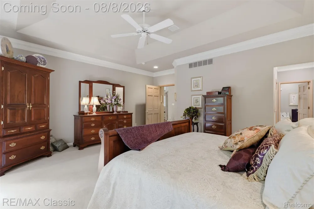 6015 Lynne Hollow Drive Commerce Charter Township, MI 48382