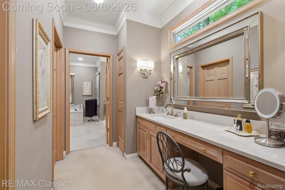 6015 Lynne Hollow Drive Commerce Charter Township, MI 48382