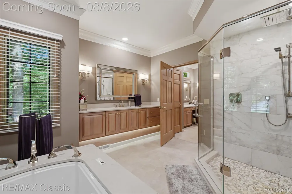 6015 Lynne Hollow Drive Commerce Charter Township, MI 48382