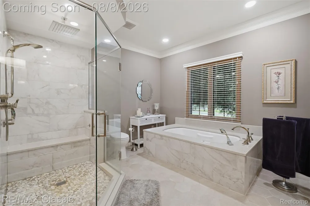6015 Lynne Hollow Drive Commerce Charter Township, MI 48382
