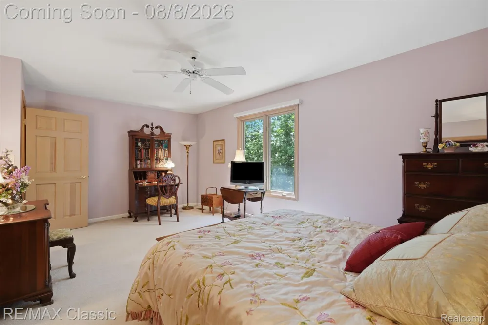 6015 Lynne Hollow Drive Commerce Charter Township, MI 48382