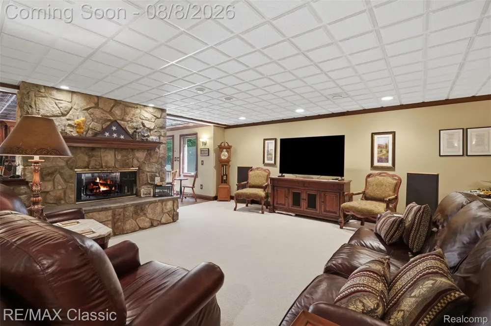 6015 Lynne Hollow Drive Commerce Charter Township, MI 48382