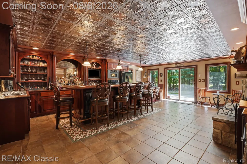 6015 Lynne Hollow Drive Commerce Charter Township, MI 48382