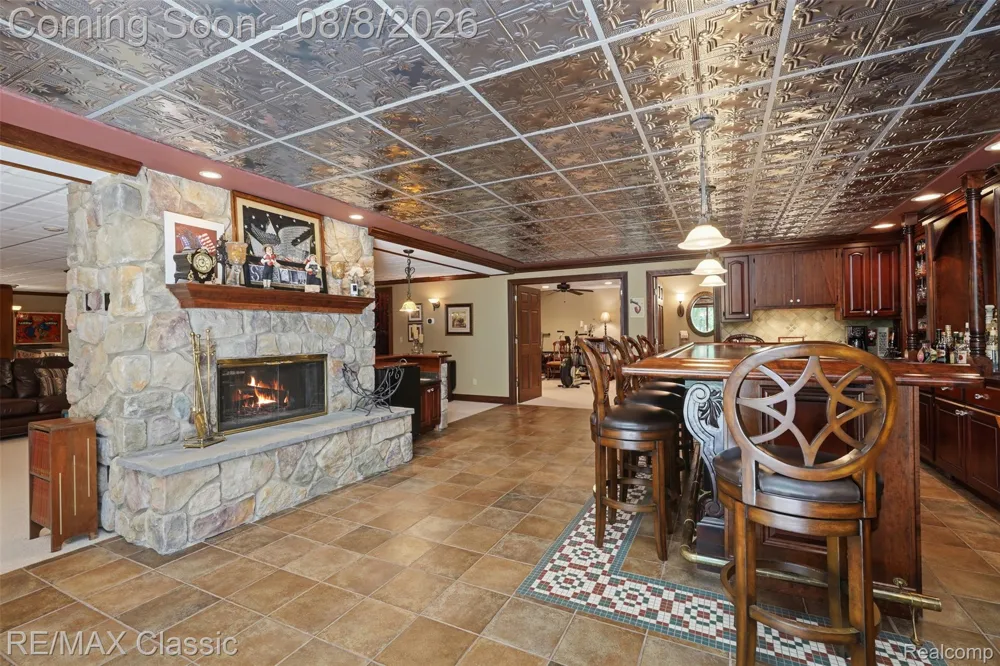 6015 Lynne Hollow Drive Commerce Charter Township, MI 48382