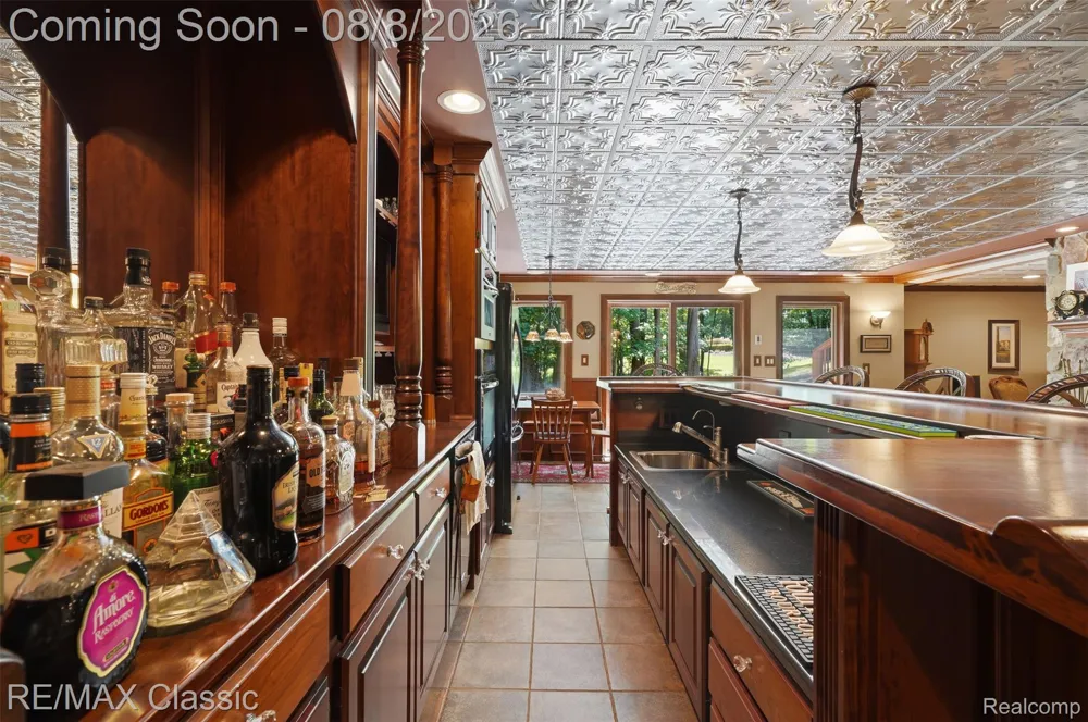 6015 Lynne Hollow Drive Commerce Charter Township, MI 48382