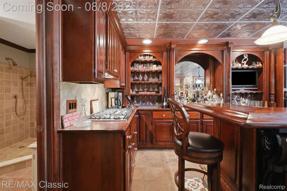 6015 Lynne Hollow Drive Commerce Charter Township, MI 48382