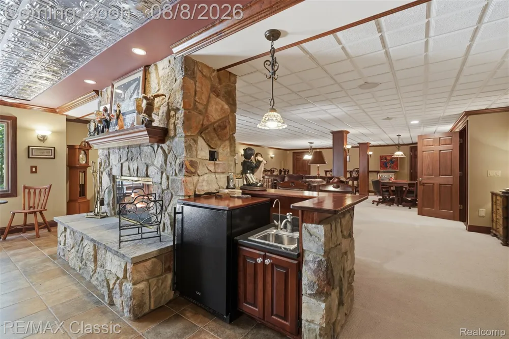 6015 Lynne Hollow Drive Commerce Charter Township, MI 48382
