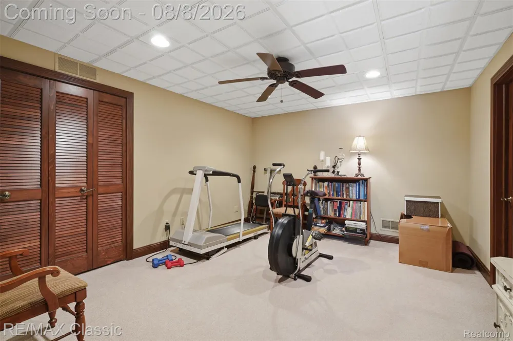 6015 Lynne Hollow Drive Commerce Charter Township, MI 48382