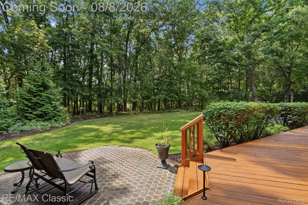 6015 Lynne Hollow Drive Commerce Charter Township, MI 48382