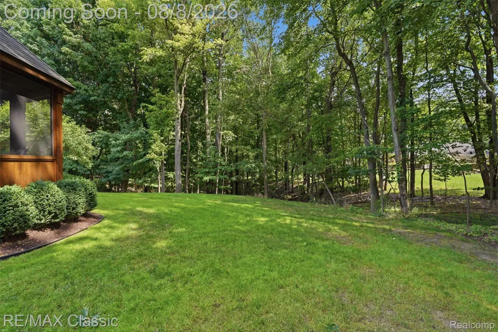 6015 Lynne Hollow Drive Commerce Charter Township, MI 48382