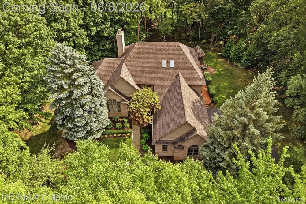 6015 Lynne Hollow Drive Commerce Charter Township, MI 48382