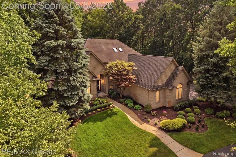 6015 Lynne Hollow Drive Commerce Charter Township, MI 48382