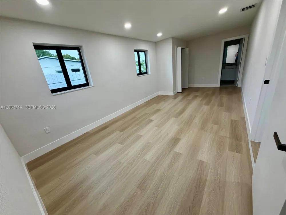 2310 NW 208th St Miami Gardens, FL 33056