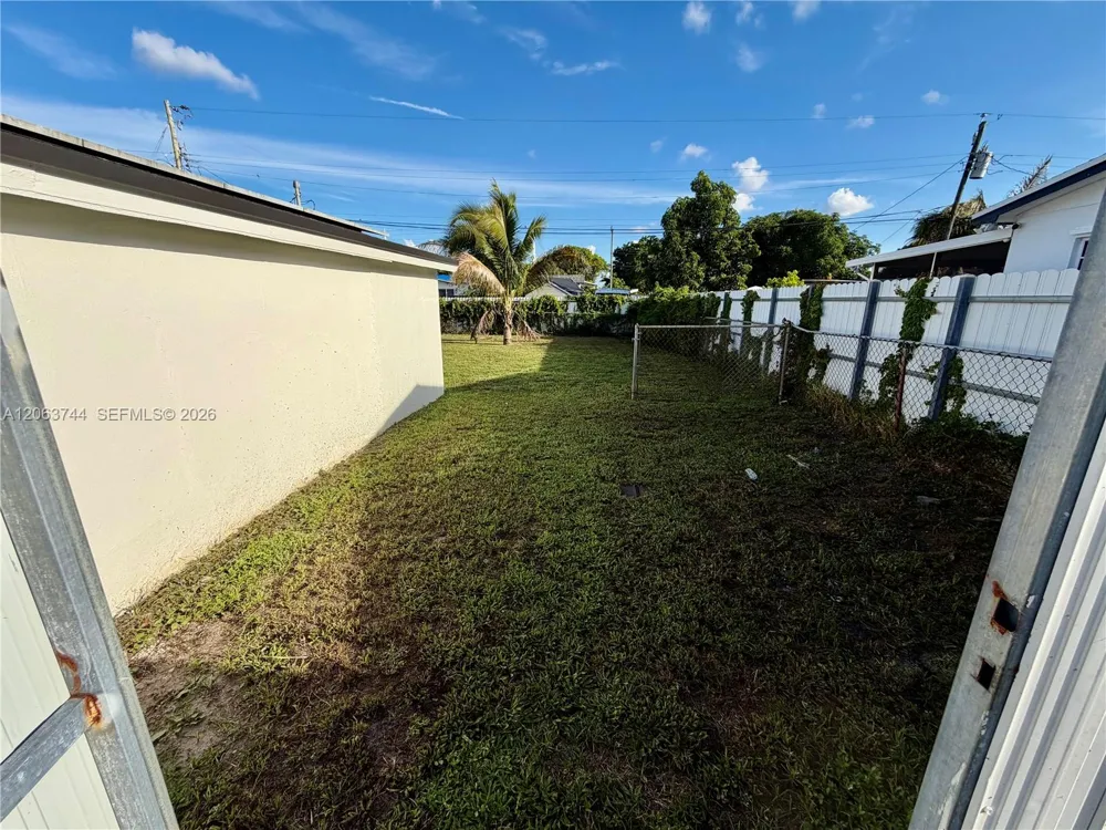 2310 NW 208th St Miami Gardens, FL 33056
