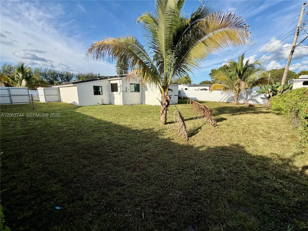 2310 NW 208th St Miami Gardens, FL 33056