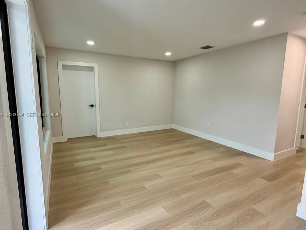 2310 NW 208th St Miami Gardens, FL 33056