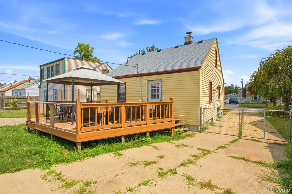 14802 Mulberry Street Southgate City, MI 48195
