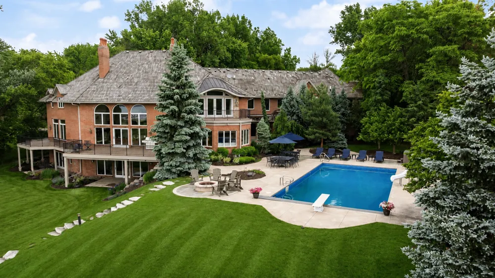 425 Oxford Road Orono, MN 55356