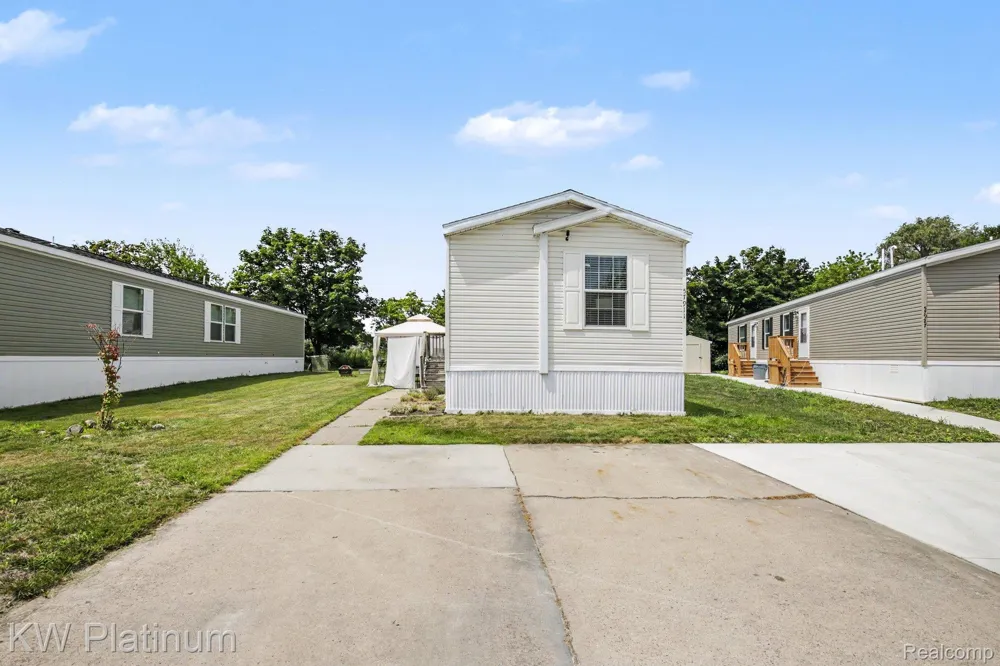 57911 Lancaster Road Washington Township, MI 48094
