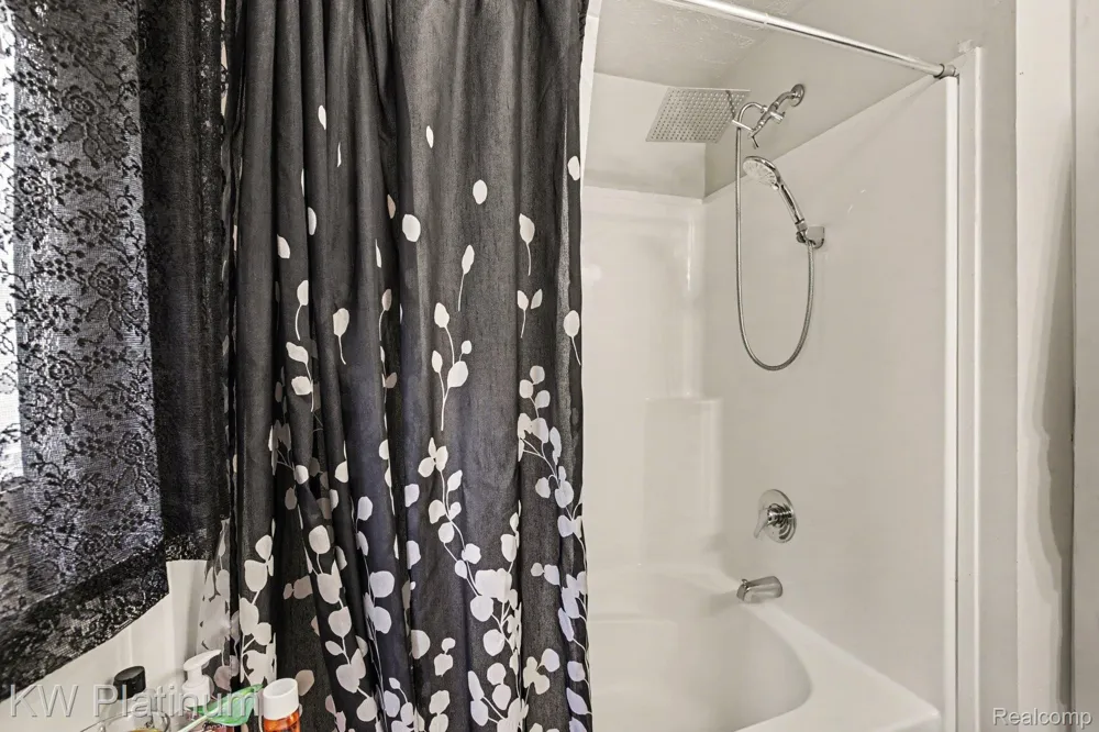 57911 Lancaster Road Washington Township, MI 48094