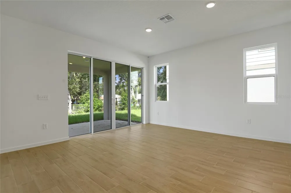 742 LAKE DELL AVENUE Dundee, FL 33838
