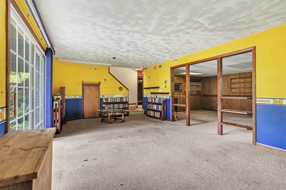 8374 W Q AVENUE Mattawan, MI 49071