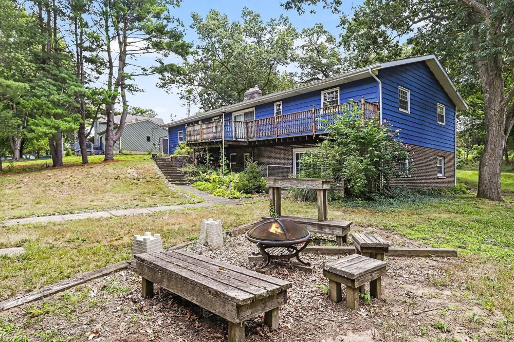 8374 W Q AVENUE Mattawan, MI 49071