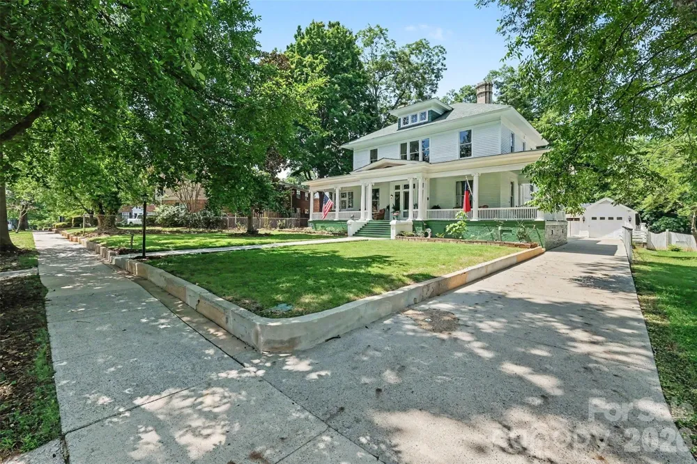 624 Walnut Street Statesville, NC 28677