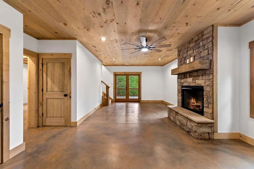 144 Highlands Gap Mineral Bluff, GA 30559