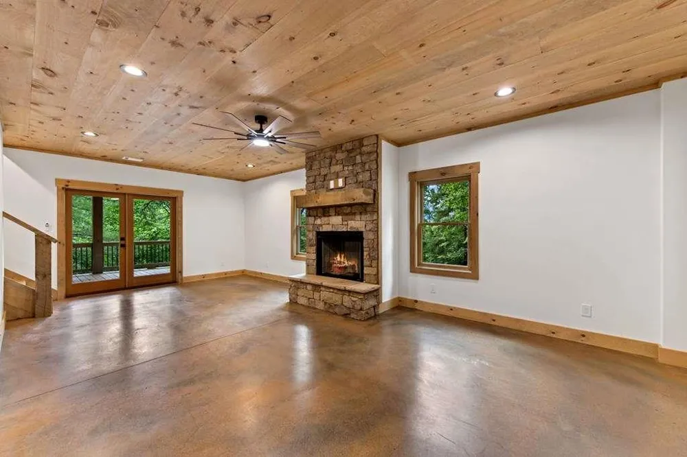 144 Highlands Gap Mineral Bluff, GA 30559