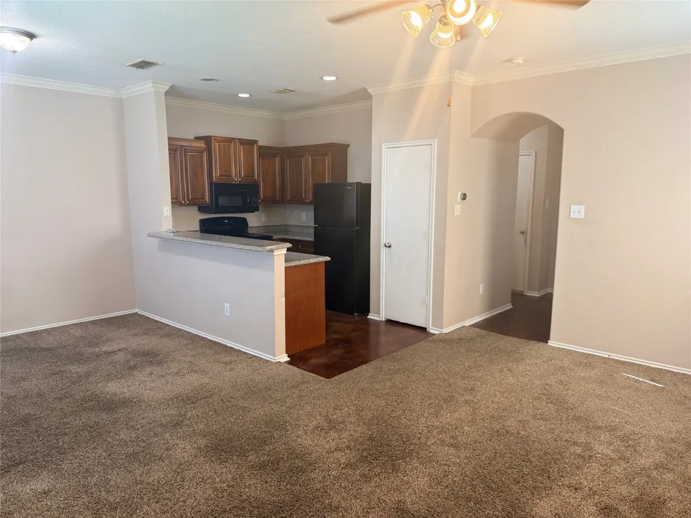 2318 Aldergate Drive Arlington, TX 76012