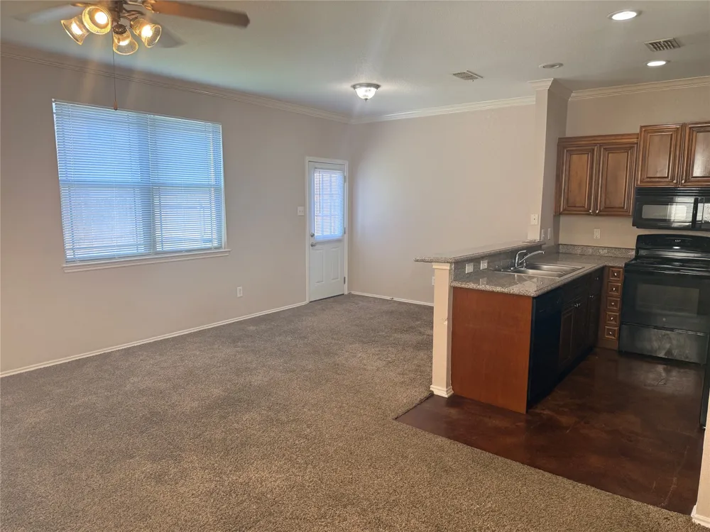 2318 Aldergate Drive Arlington, TX 76012