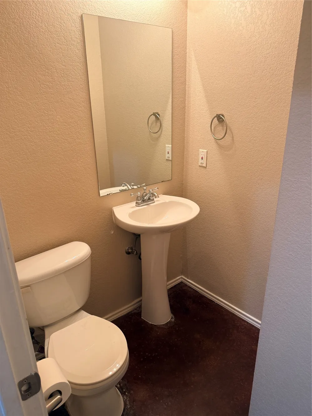 2318 Aldergate Drive Arlington, TX 76012