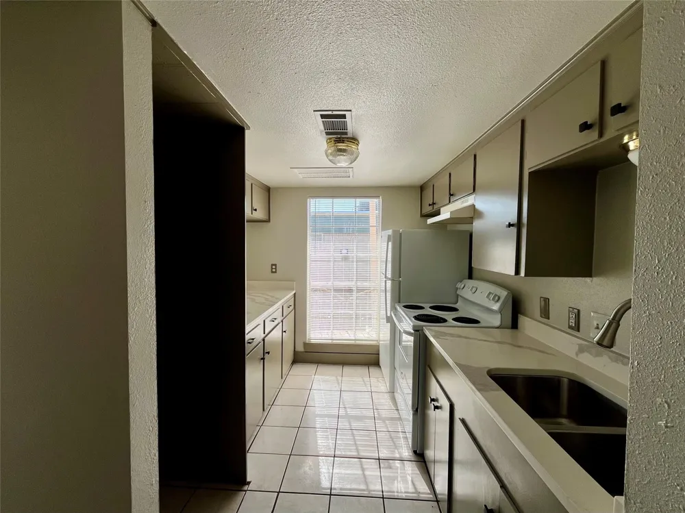 1042 W Village Court #C Pasadena, TX 77506