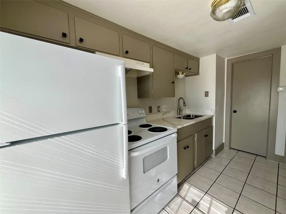 1042 W Village Court #C Pasadena, TX 77506
