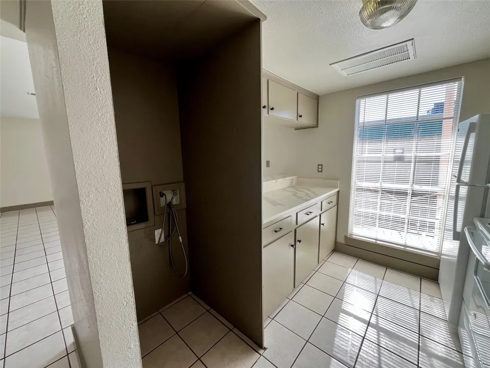 1042 W Village Court #C Pasadena, TX 77506
