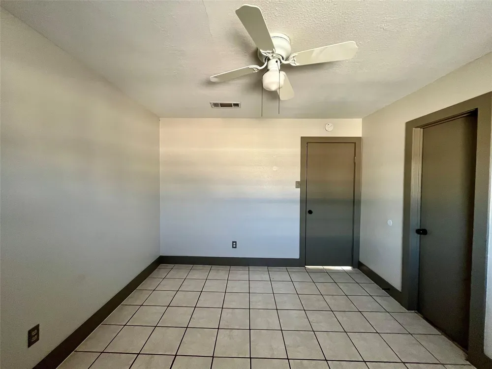 1042 W Village Court #C Pasadena, TX 77506