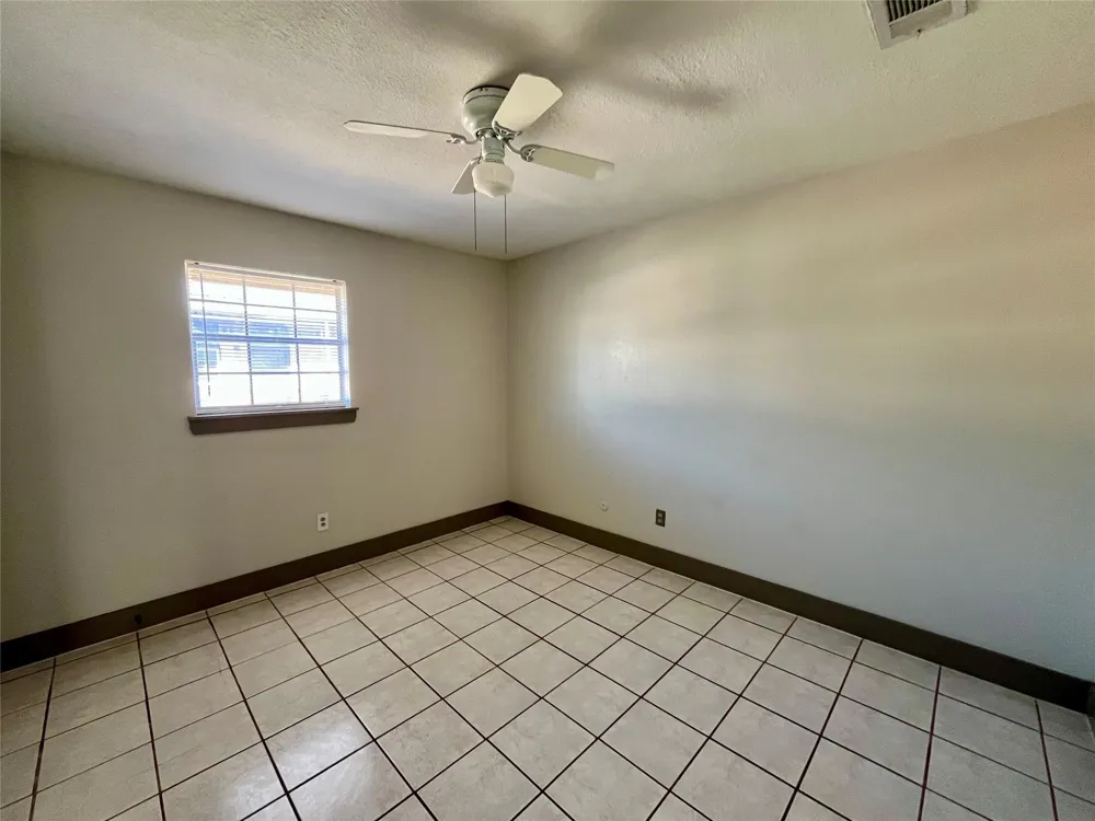 1042 W Village Court #C Pasadena, TX 77506