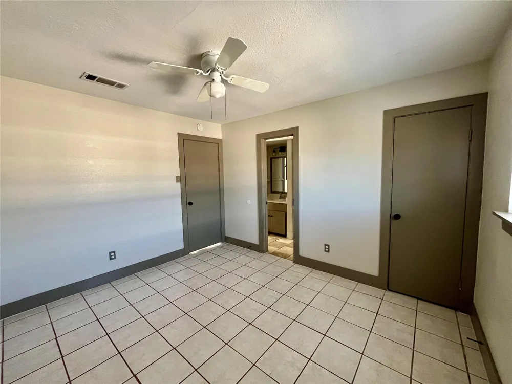 1042 W Village Court #C Pasadena, TX 77506