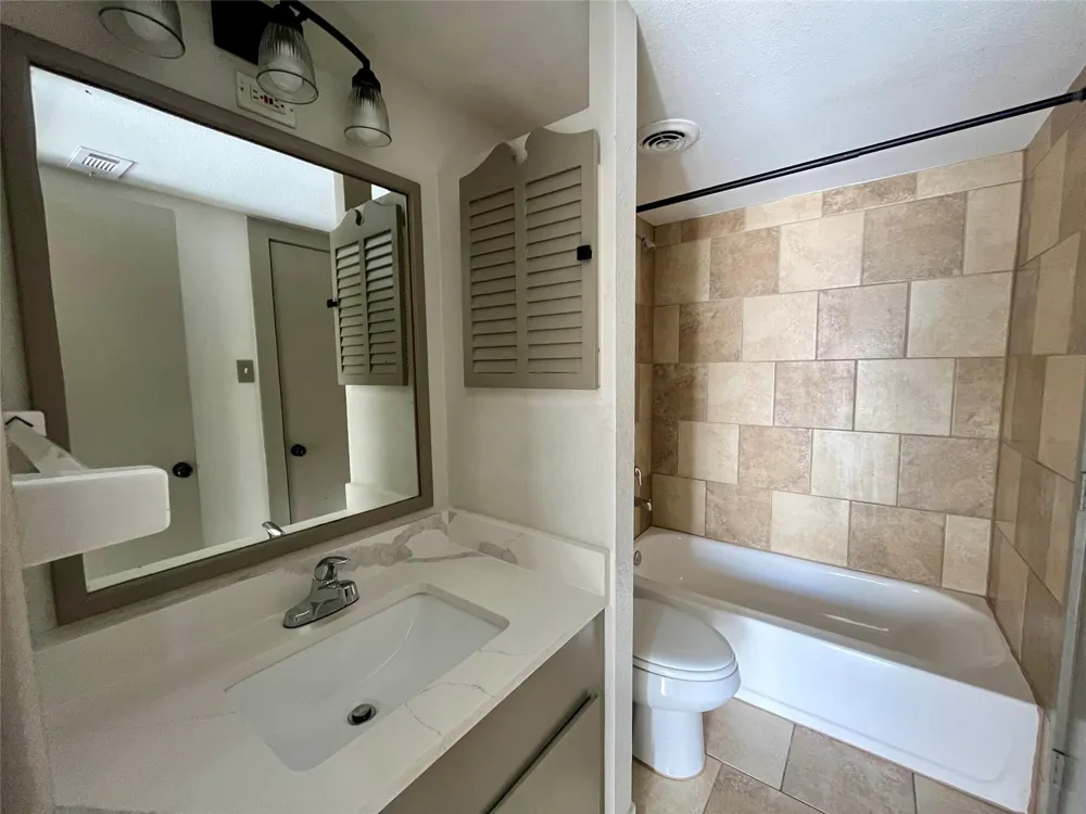 1042 W Village Court #C Pasadena, TX 77506