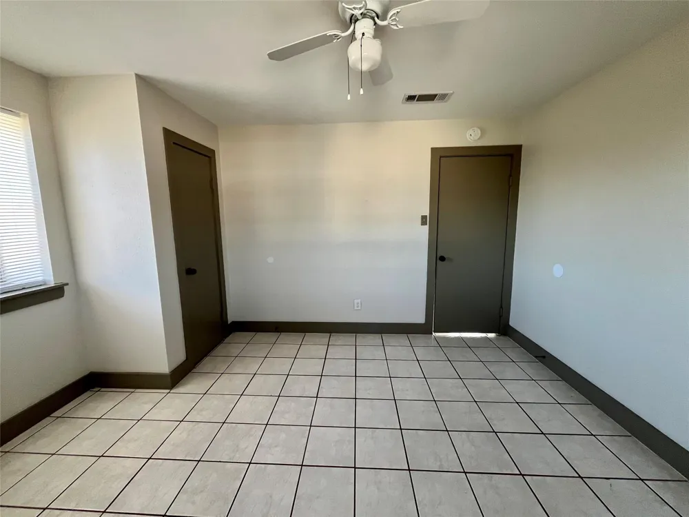 1042 W Village Court #C Pasadena, TX 77506