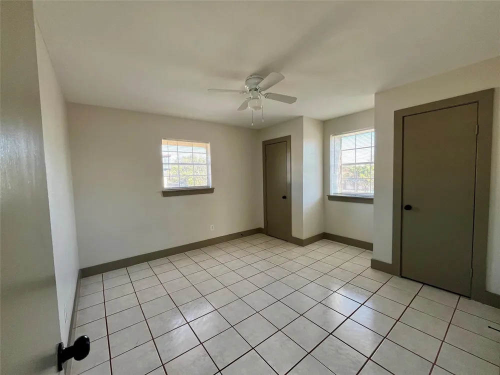 1042 W Village Court #C Pasadena, TX 77506