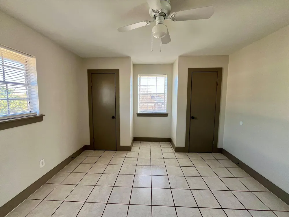 1042 W Village Court #C Pasadena, TX 77506