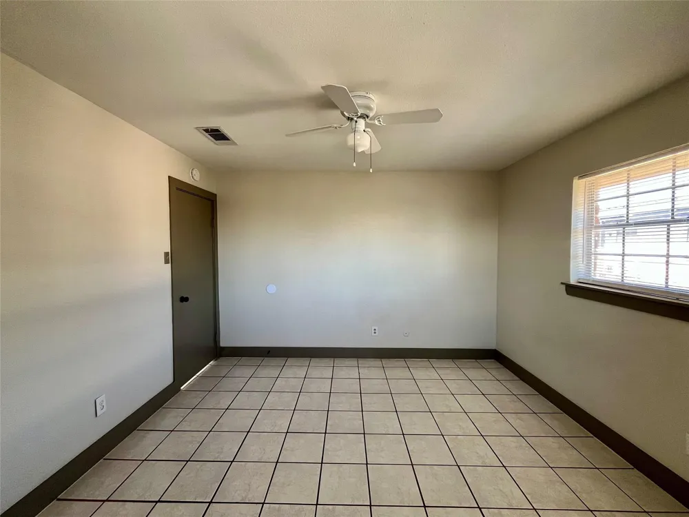 1042 W Village Court #C Pasadena, TX 77506