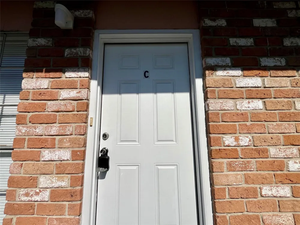 1042 W Village Court #C Pasadena, TX 77506