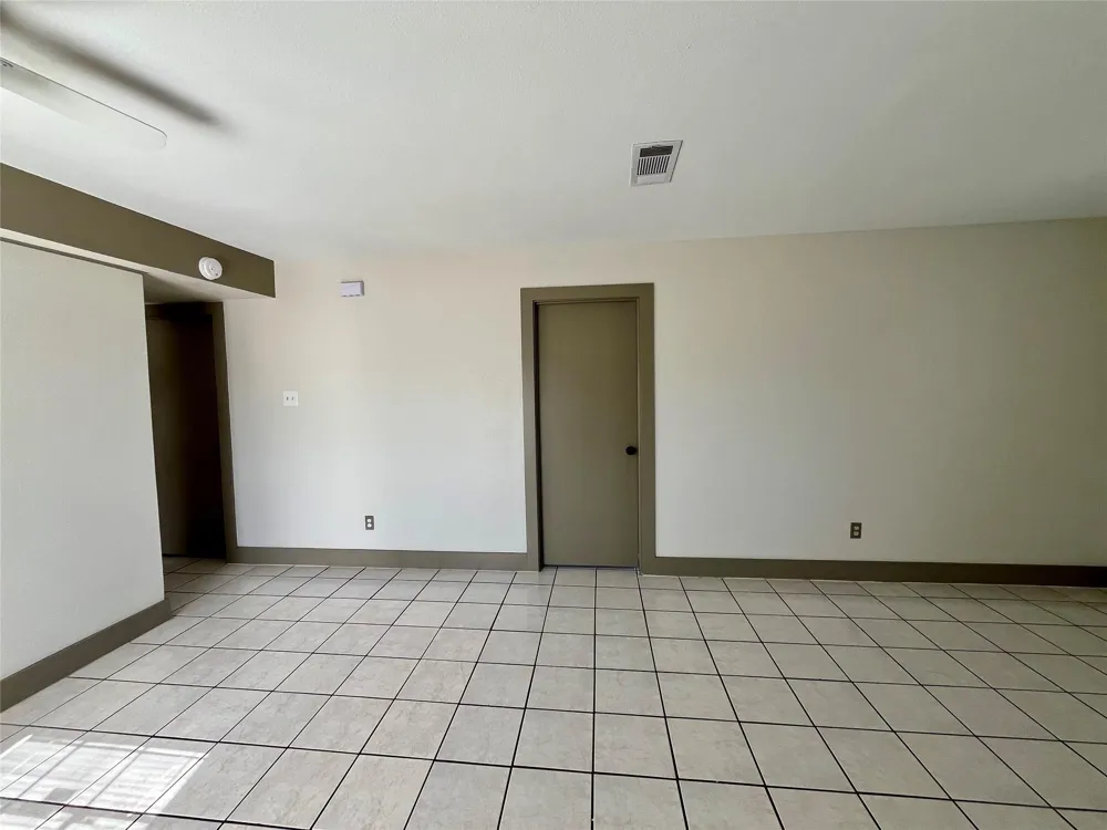 1042 W Village Court #C Pasadena, TX 77506