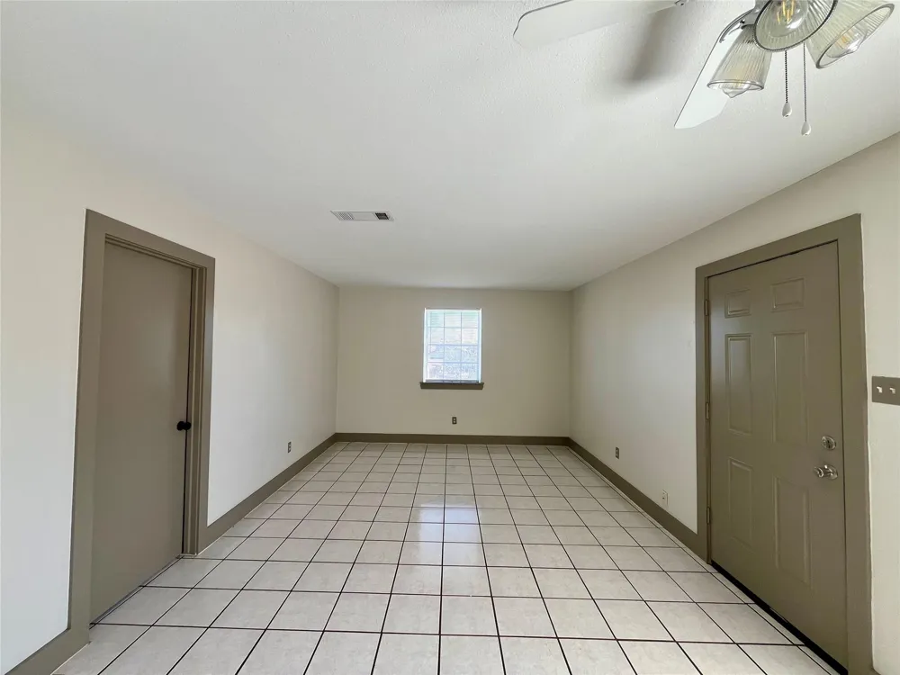 1042 W Village Court #C Pasadena, TX 77506