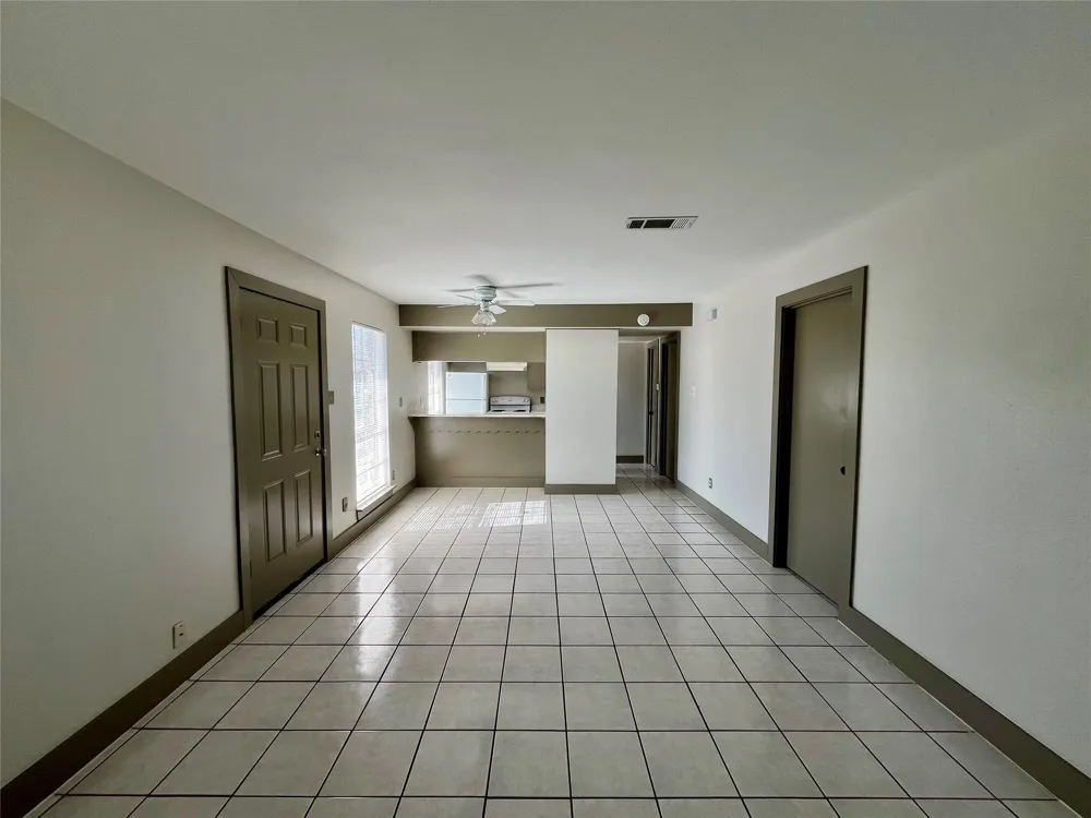 1042 W Village Court #C Pasadena, TX 77506