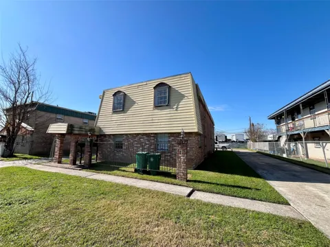 1042 W Village Court #D