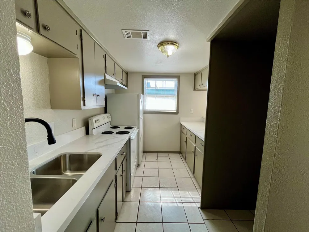 1042 W Village Court #D Pasadena, TX 77506